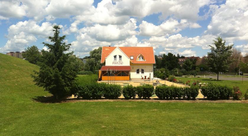 Гостевой дом Golf Étterem és Panzió