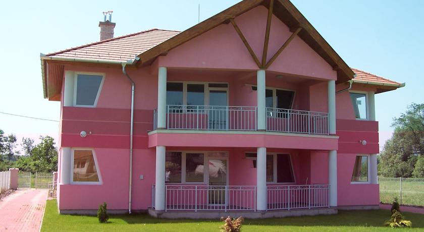 Апартаменты Liget Apartmanház