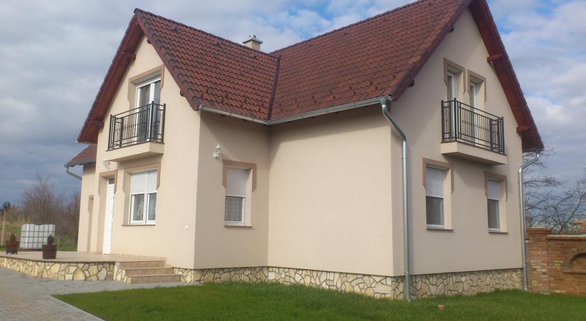 Апартаменты B.É.ZS. Apartman