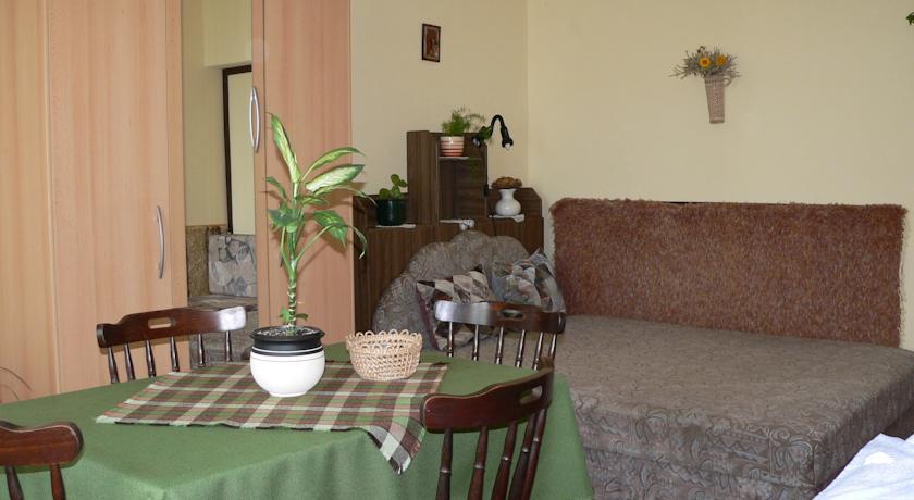 Апартаменты Pleiveisz Apartman