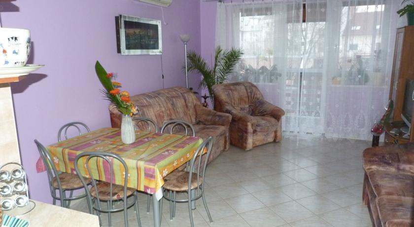 Asymi II Apartman