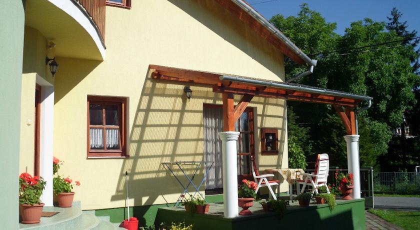 Marika Apartmanház