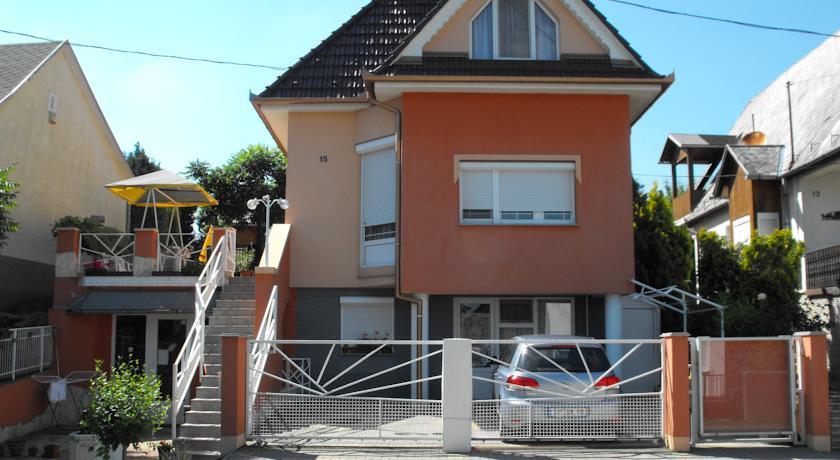 Mónika Apartman