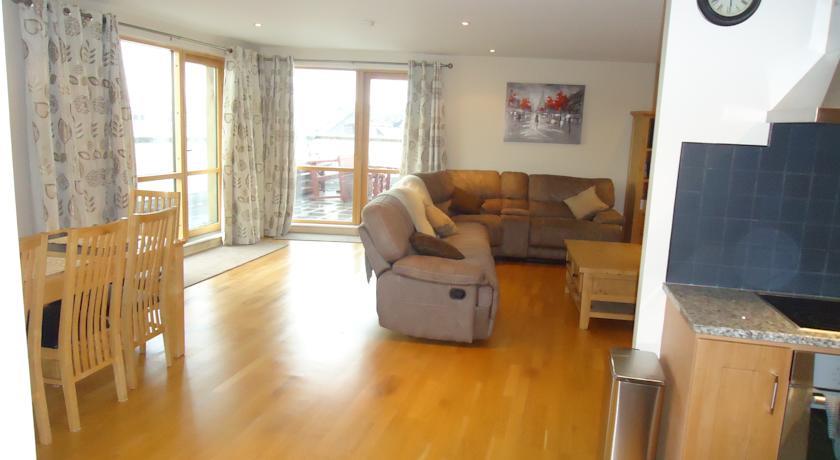 Апартаменты 18 Courthouse Square Self Catering
