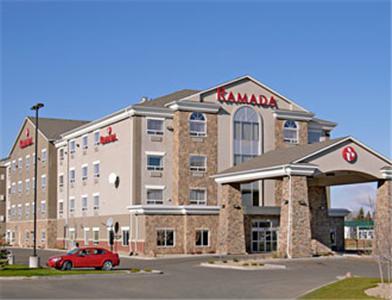 Отель Brooks Ramada Inn & Suites