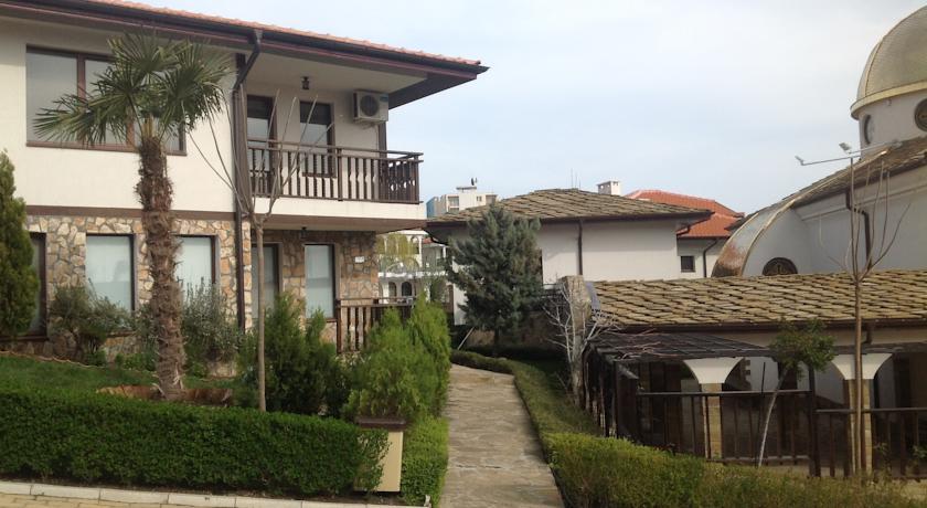 Lora Apartments