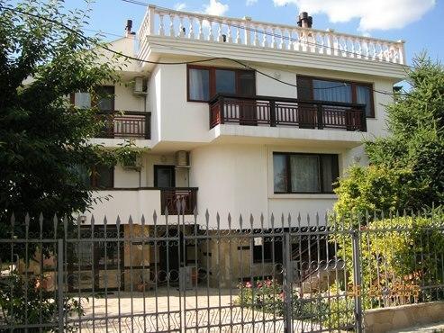 YaninaGuest House