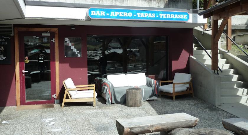 Хостел Dzardy's Bar & Backpacker