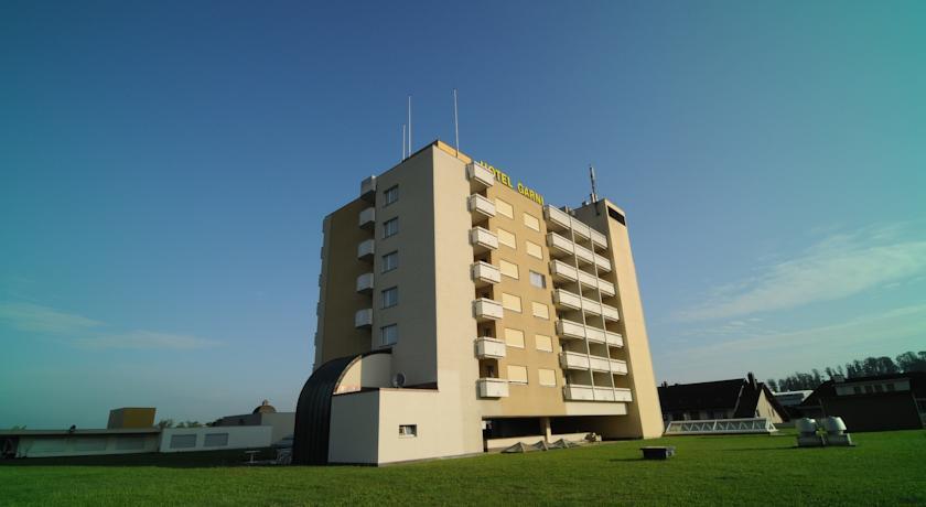 Отель Hotel Illuster Garni