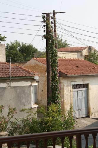 Отель Moustos Traditional House