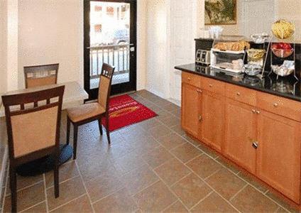 Отель Econo Lodge New Paltz