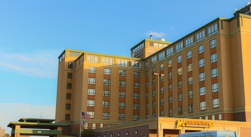 Отель Comfort Inn & Suites Logan International Airport