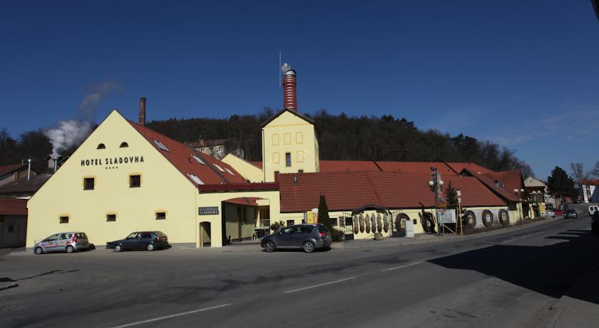 Отель Hotel Sladovna