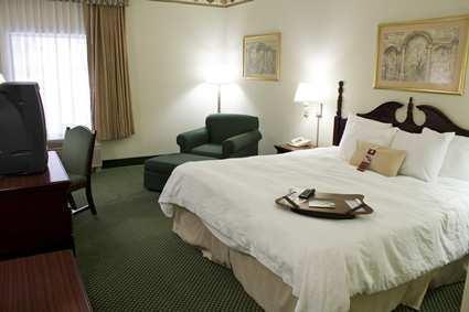 Отель Hampton Inn Bloomington West