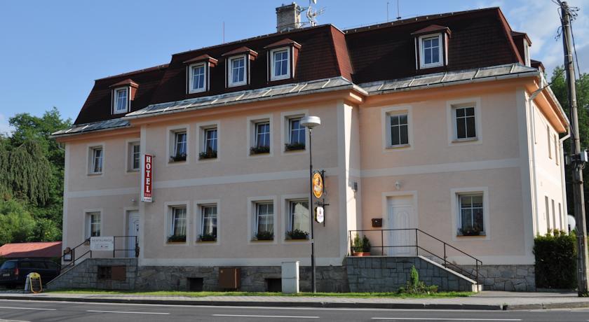 Отель Hotel U Lázní