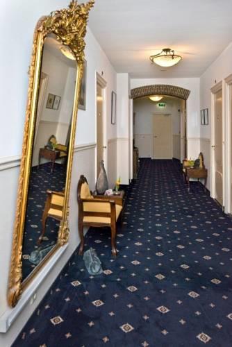 Отель Hotel Restaurant De Kroon