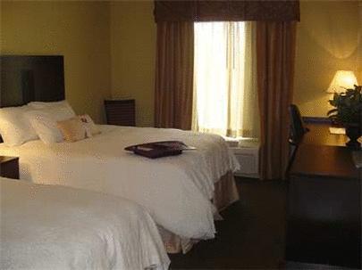 Отель Hampton Inn & Suites Alexandria