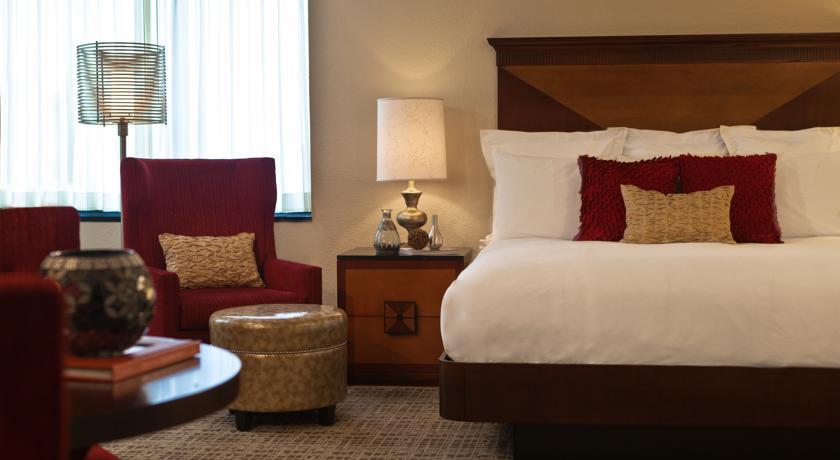 Отель Renaissance Chicago Northshore