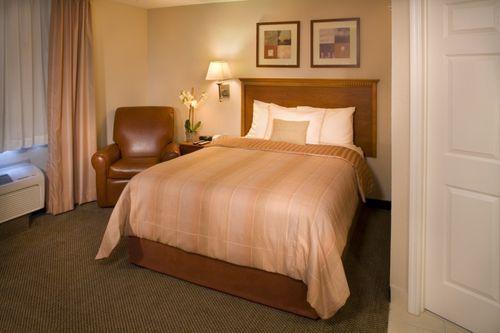Отель Candlewood Suites Warner Robins