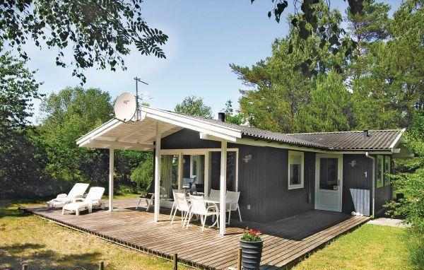 Апартаменты Holiday home Malurtvej Aakirkeby II