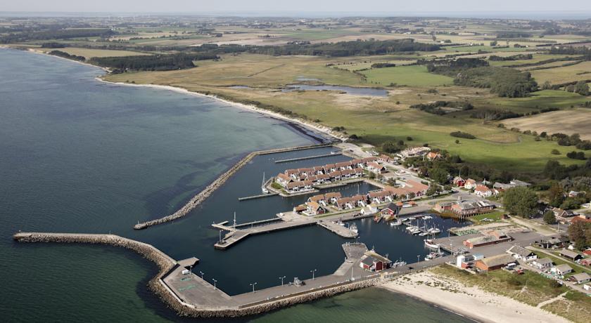 Отель Danland Møn Holiday Center