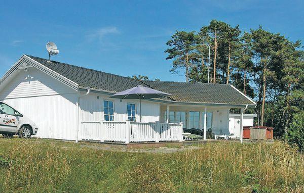 Апартаменты Holiday home Holsteroddevej Aakirkeby XII