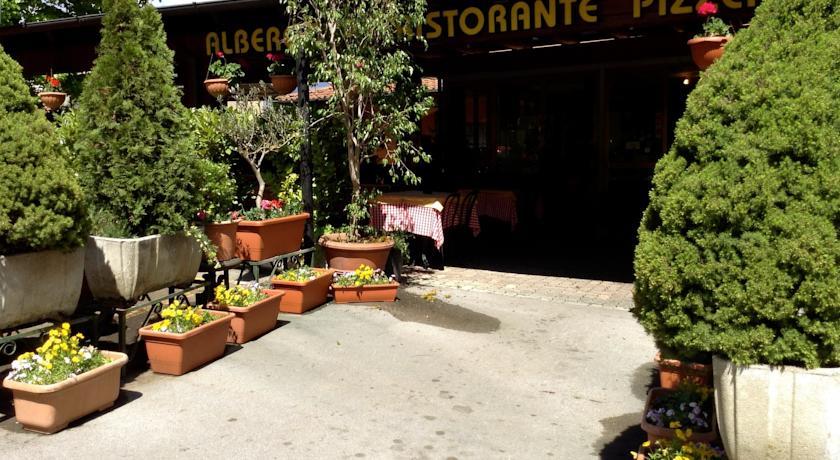 Отель Albergo Ristorante Da Carlino