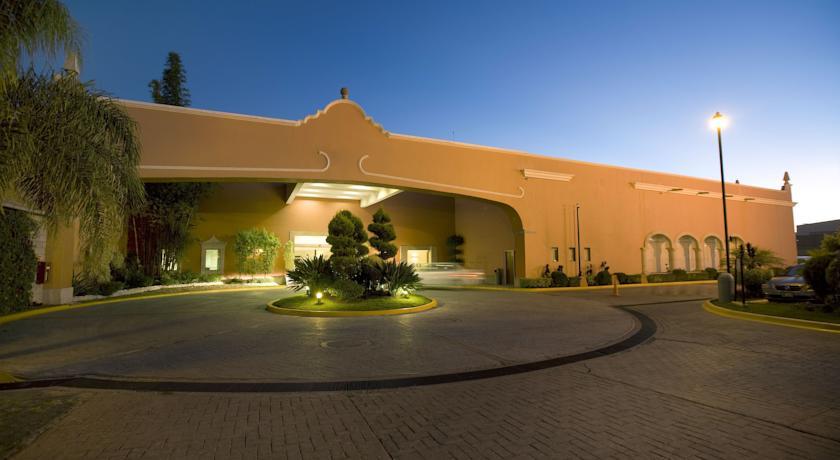 Отель Fiesta Inn Celaya