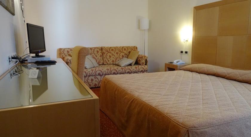 Отель Hotel Roma