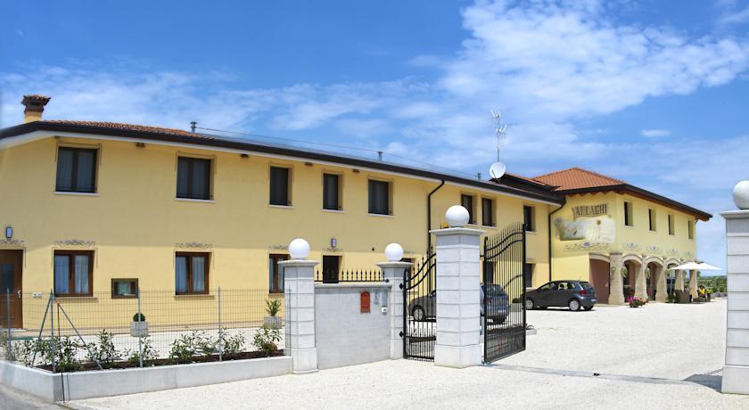 Отель Agriturismo Ai Laghi