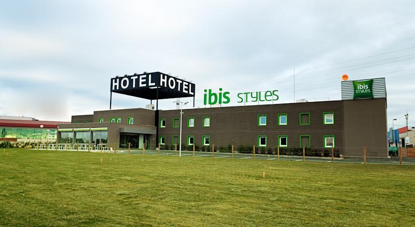 Отель Hotel Ibis Styles Lleida Torrefarrera