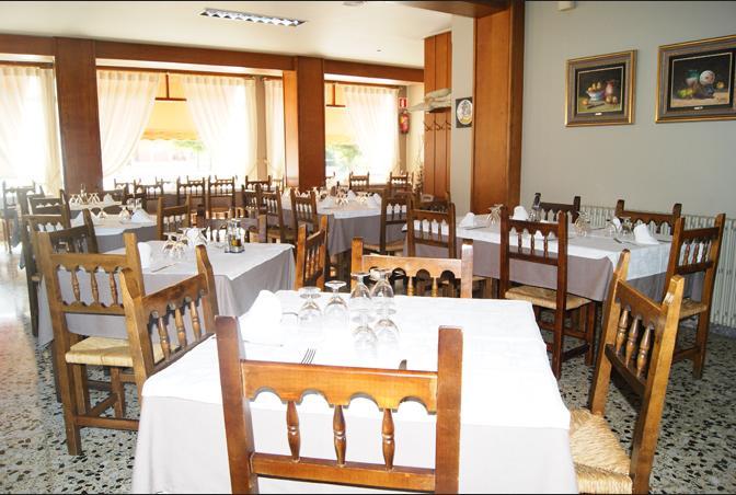 Отель Hotel del Esera
