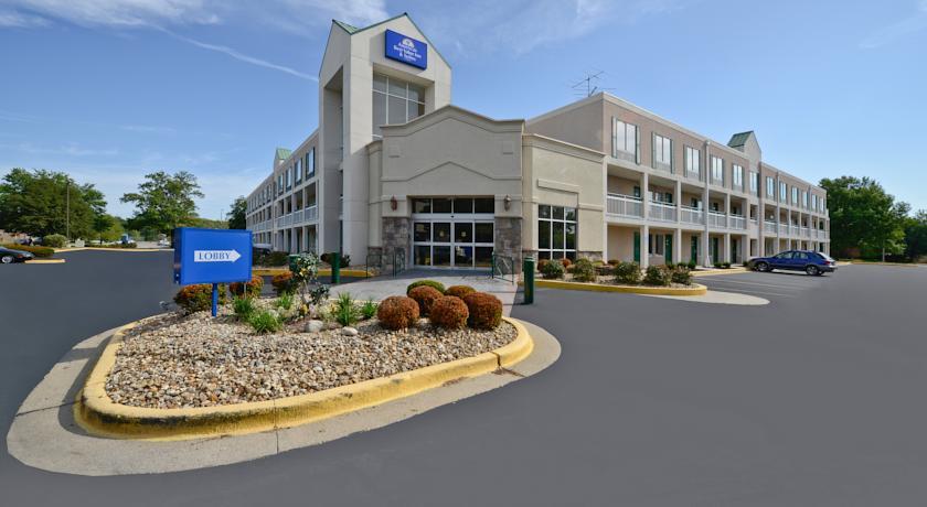 Отель Americas Best Value Inn and Suites Overland Park