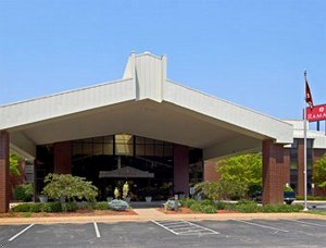Отель Ramada Bettendorf Davenport