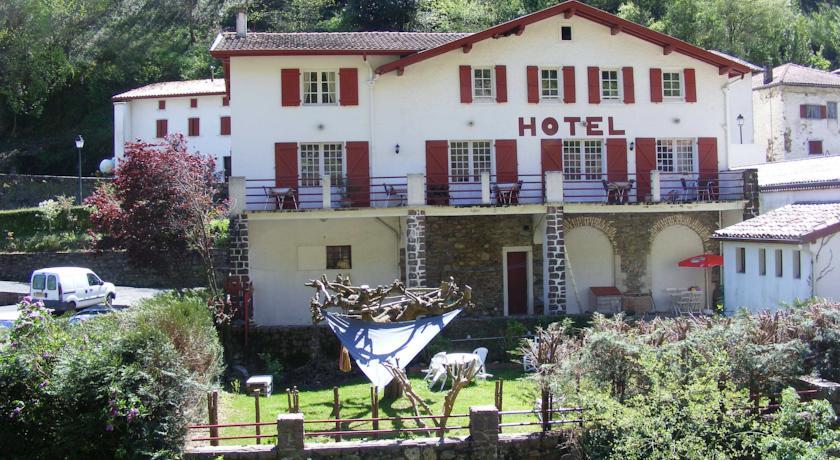 Отель Hotel Le Clementenia