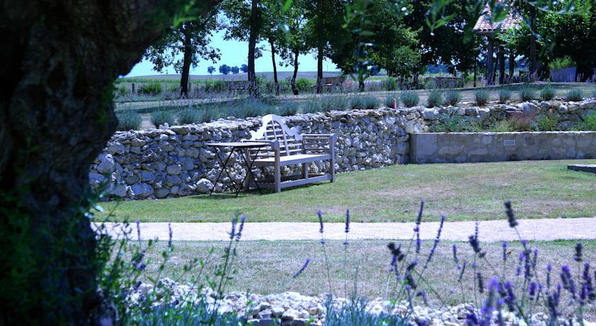 Мини-отель Chambres d'hôtes Domaine de Nazère