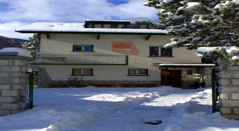 Апартаменты Chalet Larre