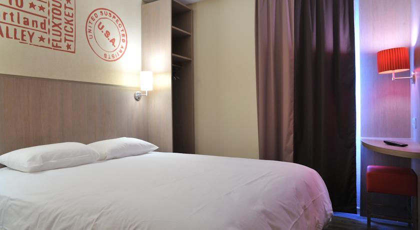 Отель Kyriad Cholet