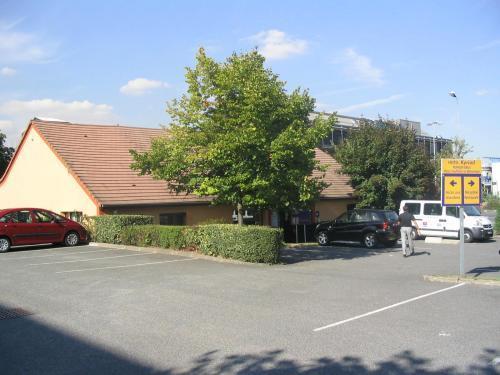 Отель Kyriad Hotel Rungis Orly