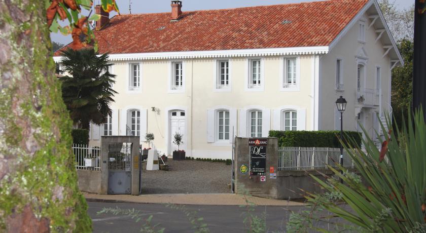 Мини-отель Maison d'Hôtes Lassaubatju