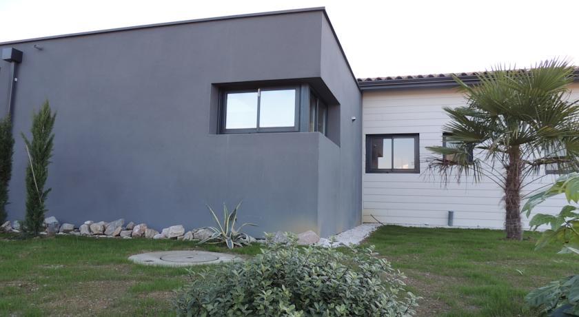 Мини-отель Chambres d'Hôtes Wooden House