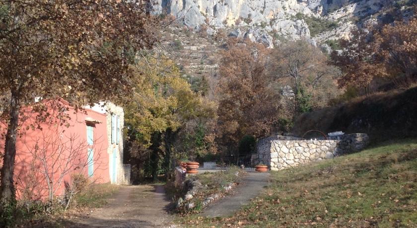 Апартаменты Angouire Gite "la bergerie"