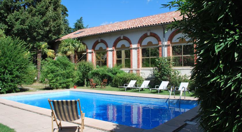 Отель Hotel Les Bellugues