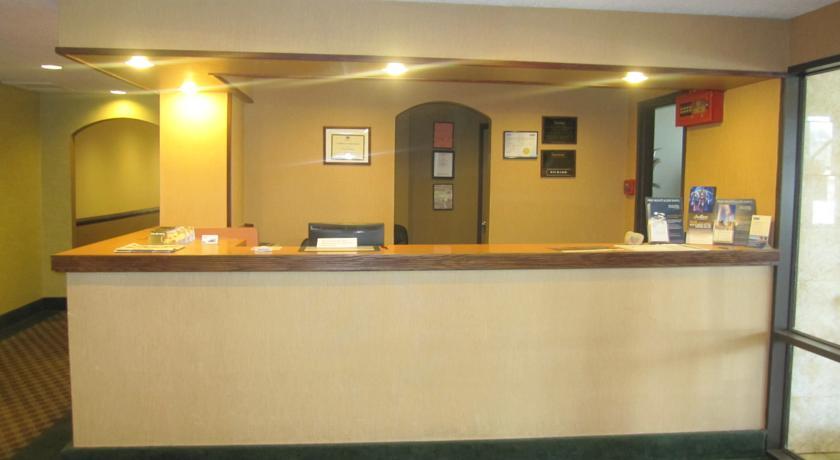 Отель Travelodge Batavia