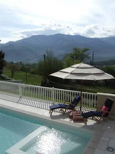 Вилла Villa le Mas des Hirondelles