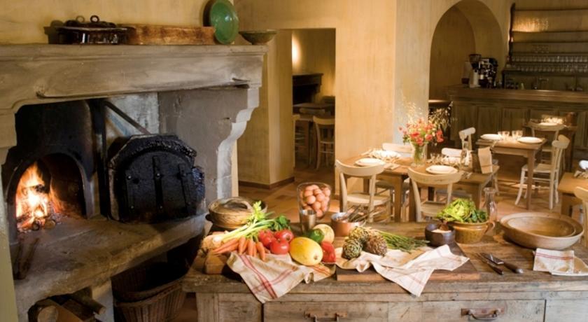 Отель hostellerie de l'abbaye de frigolet