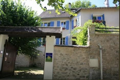 Мини-отель Chambres d'hôtes Villa de Vienne-en-Arthies