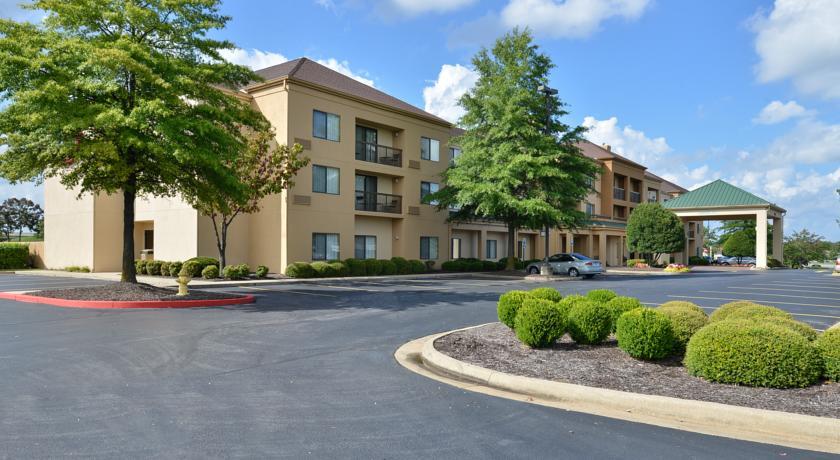 Отель Courtyard Bentonville