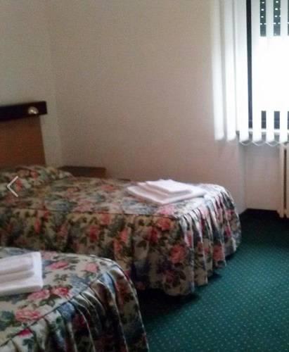 Отель Hotel Cascata