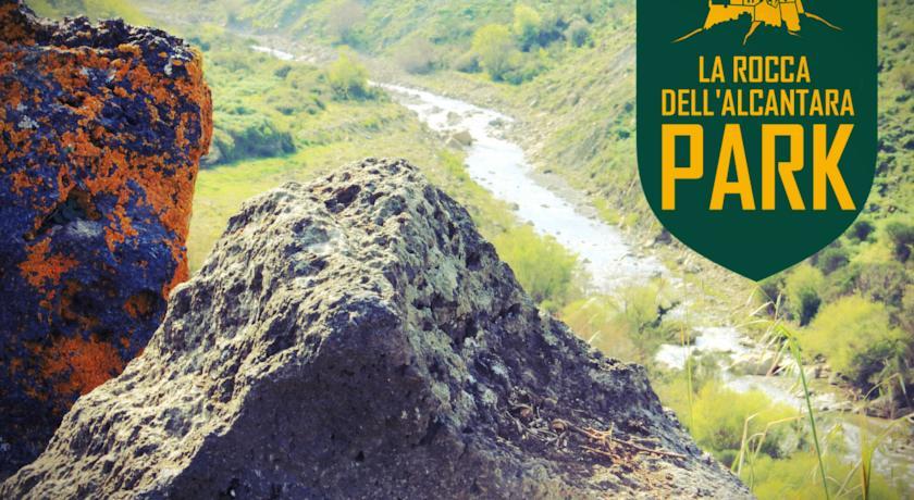 Отель La Rocca dell'Alcantara